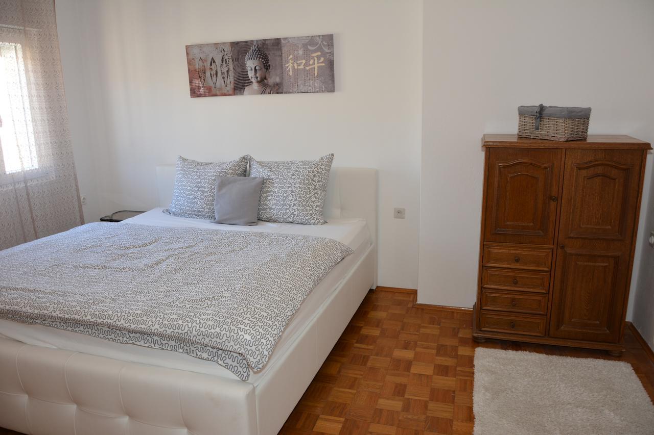 Taris Apartment Сен Екстериор снимка